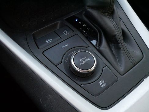 Certified 2024 Toyota RAV4 LE image 27