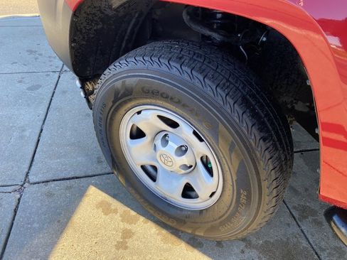 Used 2019 Toyota Tacoma SR image 24