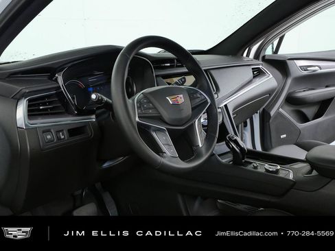 Used 2025 Cadillac XT5 Luxury FWD image 4