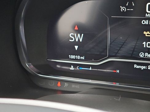 Certified 2024 GMC Yukon XL SLT image 19