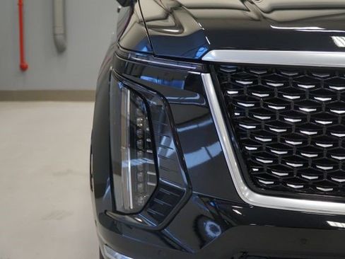 Certified 2025 Cadillac Escalade Premium Luxury AWD/4WD image 9