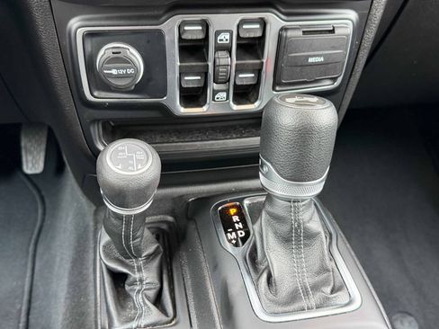 Used 2024 Jeep Wrangler Unlimited Sahara AWD/4WD image 33