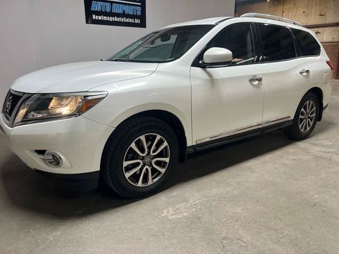 Used 2014 Nissan Pathfinder SL w/ SL Tech Package AWD/4WD image 5