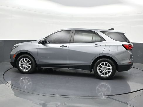 Used 2024 Chevrolet Equinox LS w/ LS Convenience Package FWD image 2
