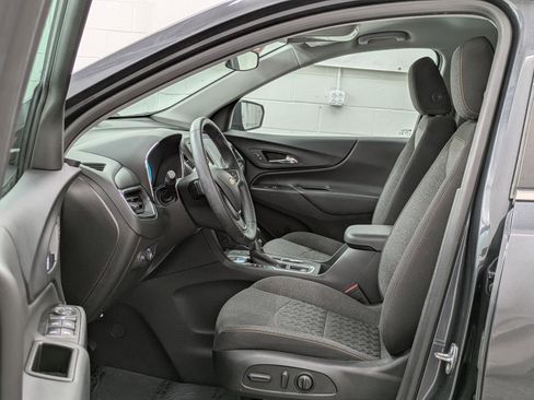 Used 2023 Chevrolet Equinox LT w/ Driver Convenience Package image 3