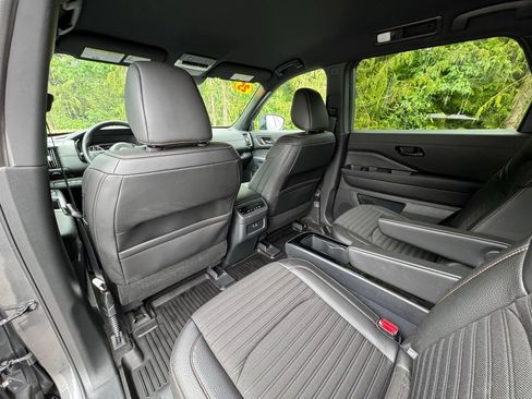 Used 2025 Nissan Pathfinder Rock Creek AWD/4WD image 9