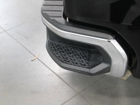 Used 2020 GMC Sierra 1500 SLT w/ SLT Premium Package image 17