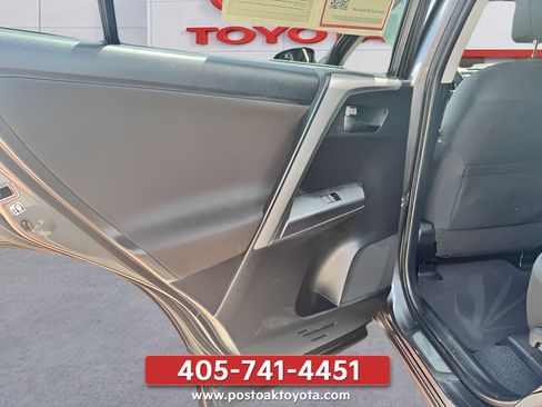 Used 2017 Toyota RAV4 LE FWD image 13