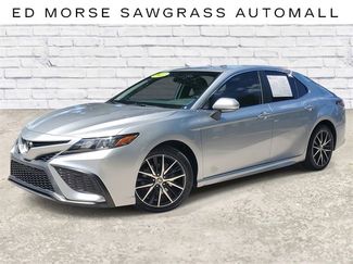 Used 2022 Toyota Camry SE image 1