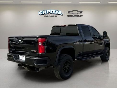 Used 2024 Chevrolet Silverado 2500 ZR2 w/ Technology Package image 5