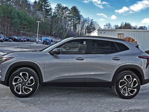 Used 2025 Chevrolet Trax RS w/ Sunroof Package image 4