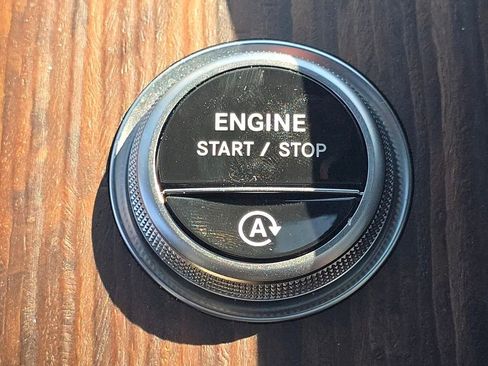 Used 2026 Mercedes-Benz GLC 300 4MATIC image 36