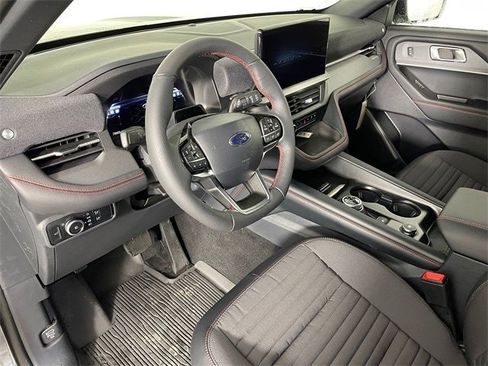 Used 2025 Ford Explorer ST-Line image 3