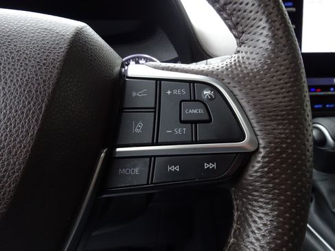 Used 2023 Toyota Sienna Platinum image 27