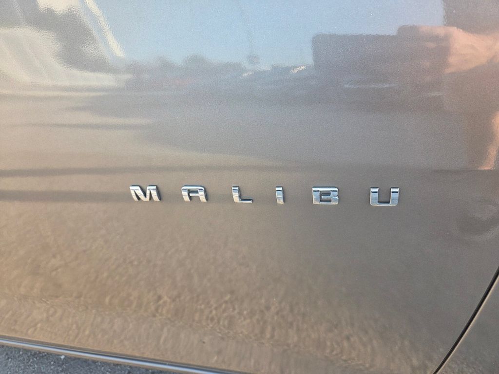 Used 2023 Chevrolet Malibu LT w/ Driver Confidence Package FWD image 4