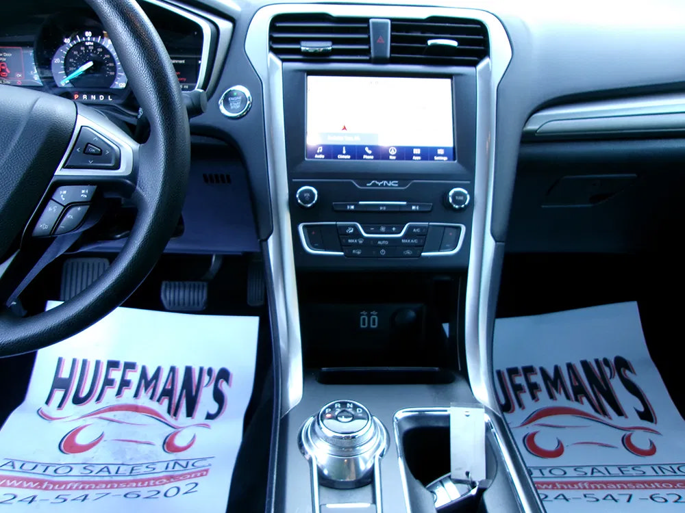 Used 2020 Ford Fusion SE FWD image 17