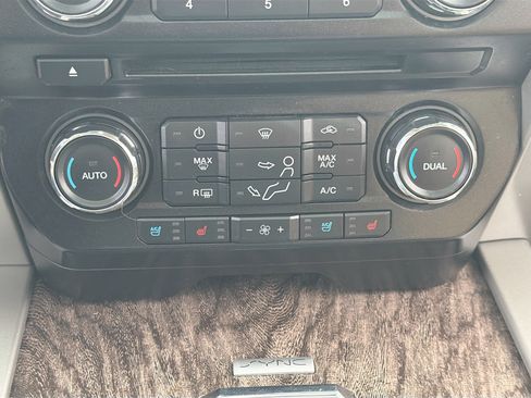 Used 2017 Ford F250 Lariat w/ Lariat Ultimate Package AWD/4WD image 24