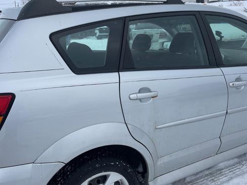 Used 2006 Pontiac Vibe AWD w/ Sun And Sound Package image 9