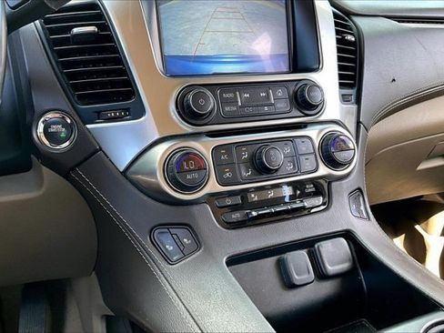 Used 2020 Chevrolet Suburban LT AWD/4WD image 15