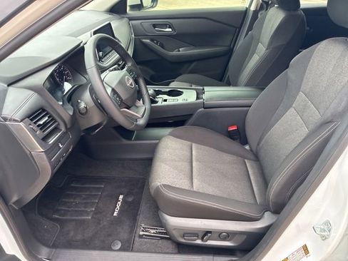 Used 2025 Nissan Rogue SV FWD image 17