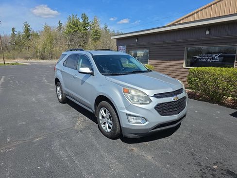 Used 2017 Chevrolet Equinox LT w/ Convenience Package FWD image 4