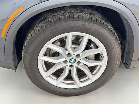 Used 2022 BMW X5 xDrive40i w/ Premium Package image 34