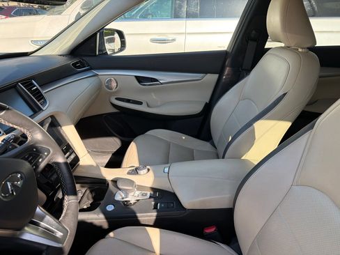Used 2019 INFINITI QX50 Essential w/ Premium Heat Package AWD/4WD image 7