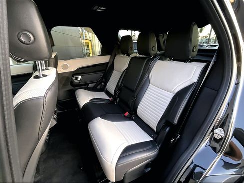 Used 2023 Land Rover Discovery S R-Dynamic image 25