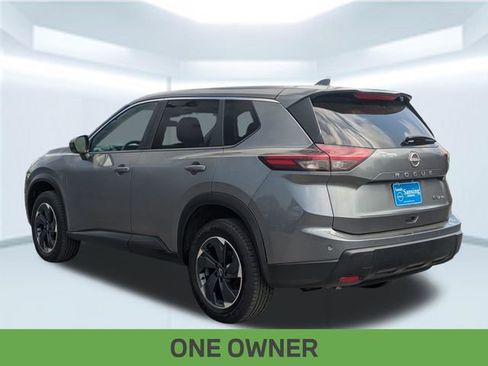 Used 2024 Nissan Rogue SV image 4