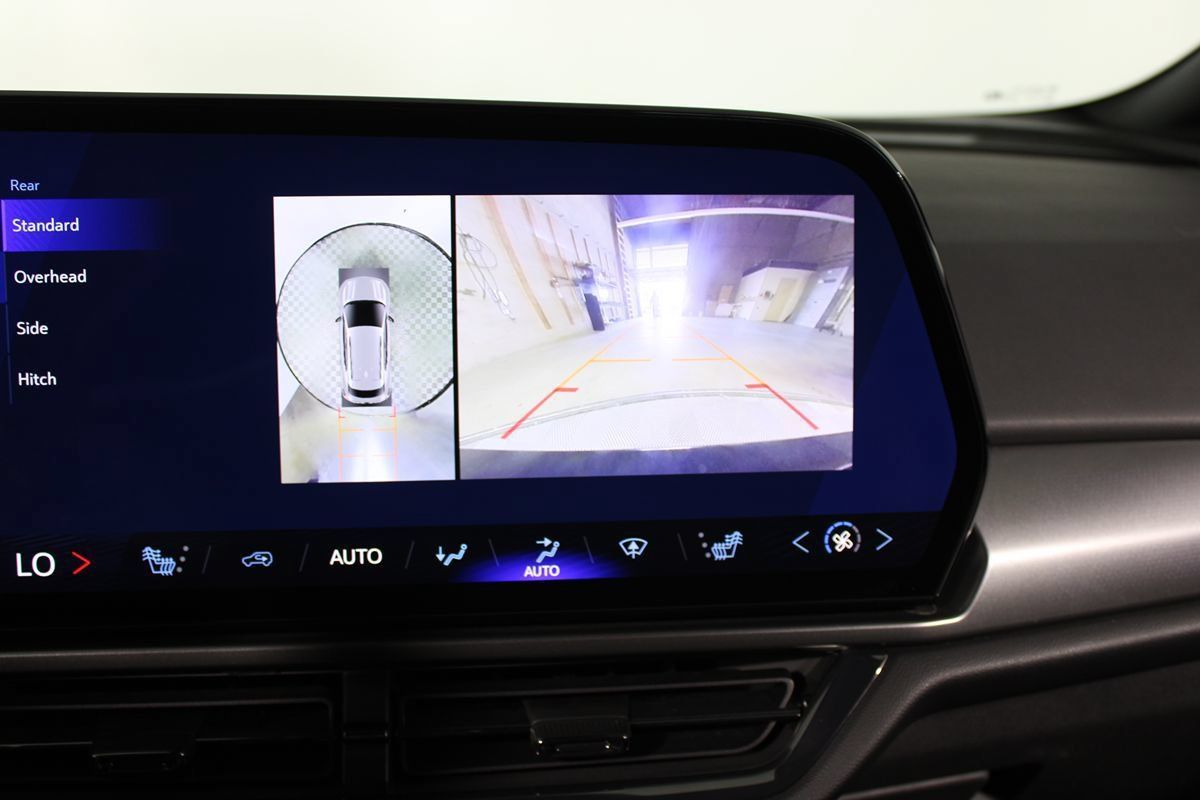 Used 2024 Chevrolet Equinox EV RS FWD image 13