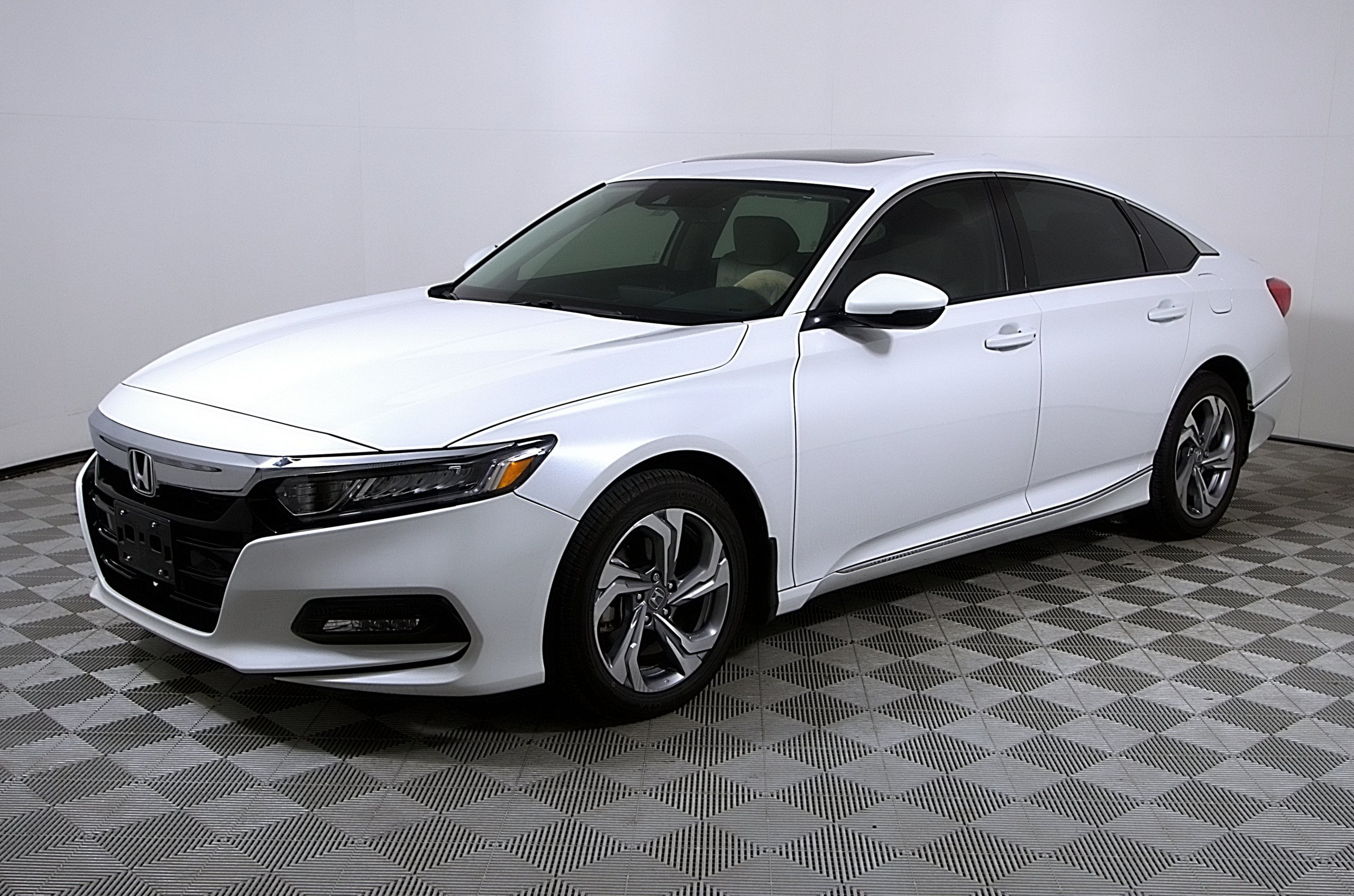 Used 2018 Honda Accord EX-L image 3