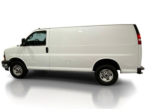 Used 2024 GMC Savana 2500 w/ Driver Convenience Package RWD image 2