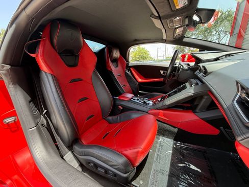 Used 2022 Lamborghini Huracan EVO RWD image 34