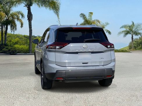 Certified 2025 Nissan Rogue SL w/ SL Premium Package FWD image 4