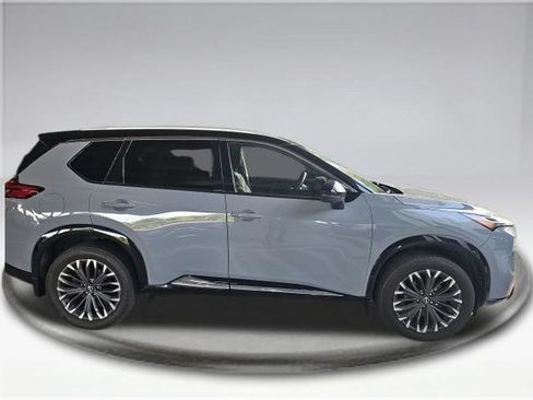 Used 2024 Nissan Rogue Platinum FWD image 3