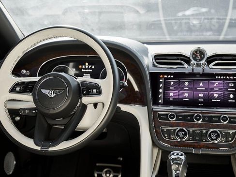 Used 2023 Bentley Bentayga Extended Wheelbase AWD/4WD image 55