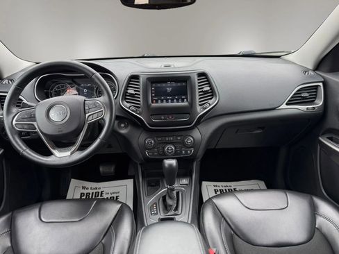 Used 2019 Jeep Cherokee Latitude Plus w/ Comfort/Convenience Group FWD image 7