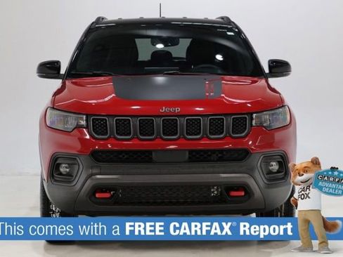 Used 2023 Jeep Compass Trailhawk w/ Trailhawk Convenience Group AWD/4WD image 2