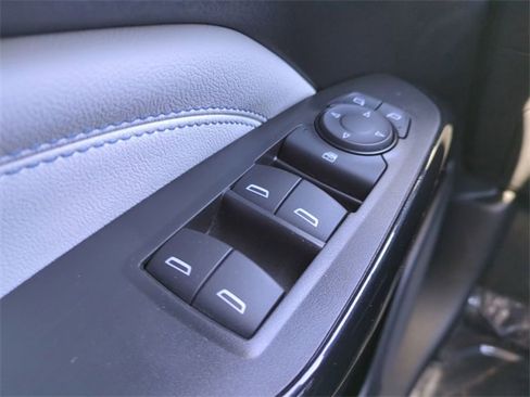 Certified 2025 Chevrolet Trax LT image 26