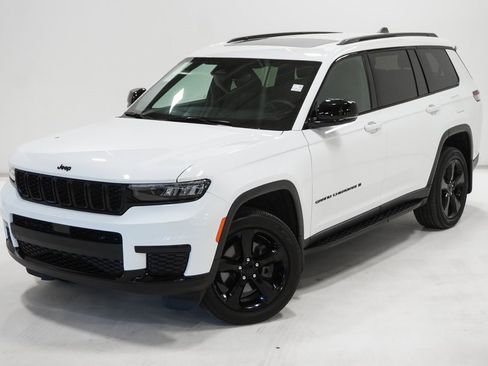 Certified 2024 Jeep Grand Cherokee L Altitude image 2