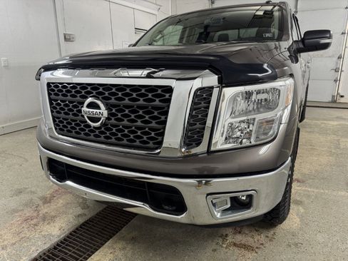 Used 2017 Nissan Titan SV image 13