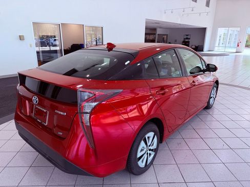 Used 2017 Toyota Prius Two image 11