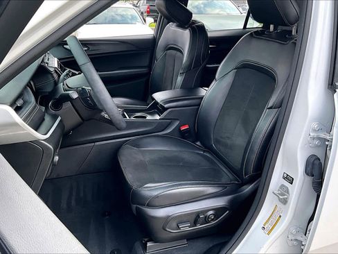 Used 2025 Jeep Grand Cherokee Altitude RWD image 7
