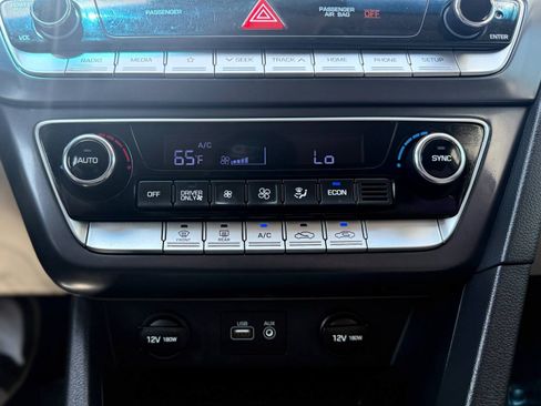 Used 2019 Hyundai Sonata SE FWD image 18