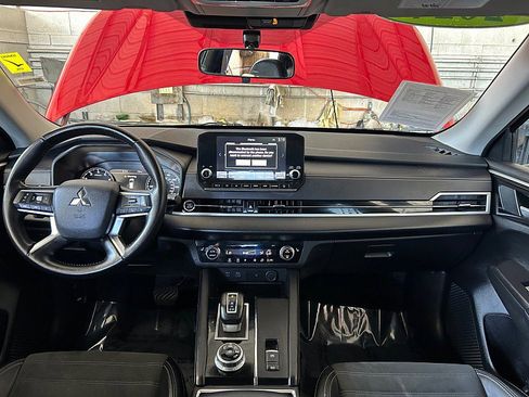 Used 2024 Mitsubishi Outlander FWD image 51