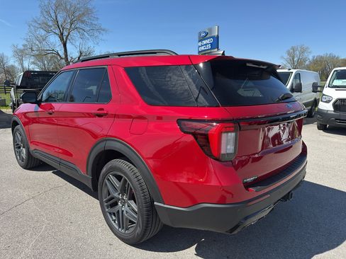 Used 2025 Ford Explorer ST-Line w/ Premium Package image 7