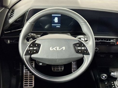 Used 2023 Kia Niro EX Touring FWD image 13