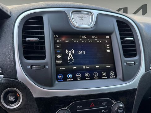 Used 2022 Chrysler 300 Touring L w/ Comfort Group image 15