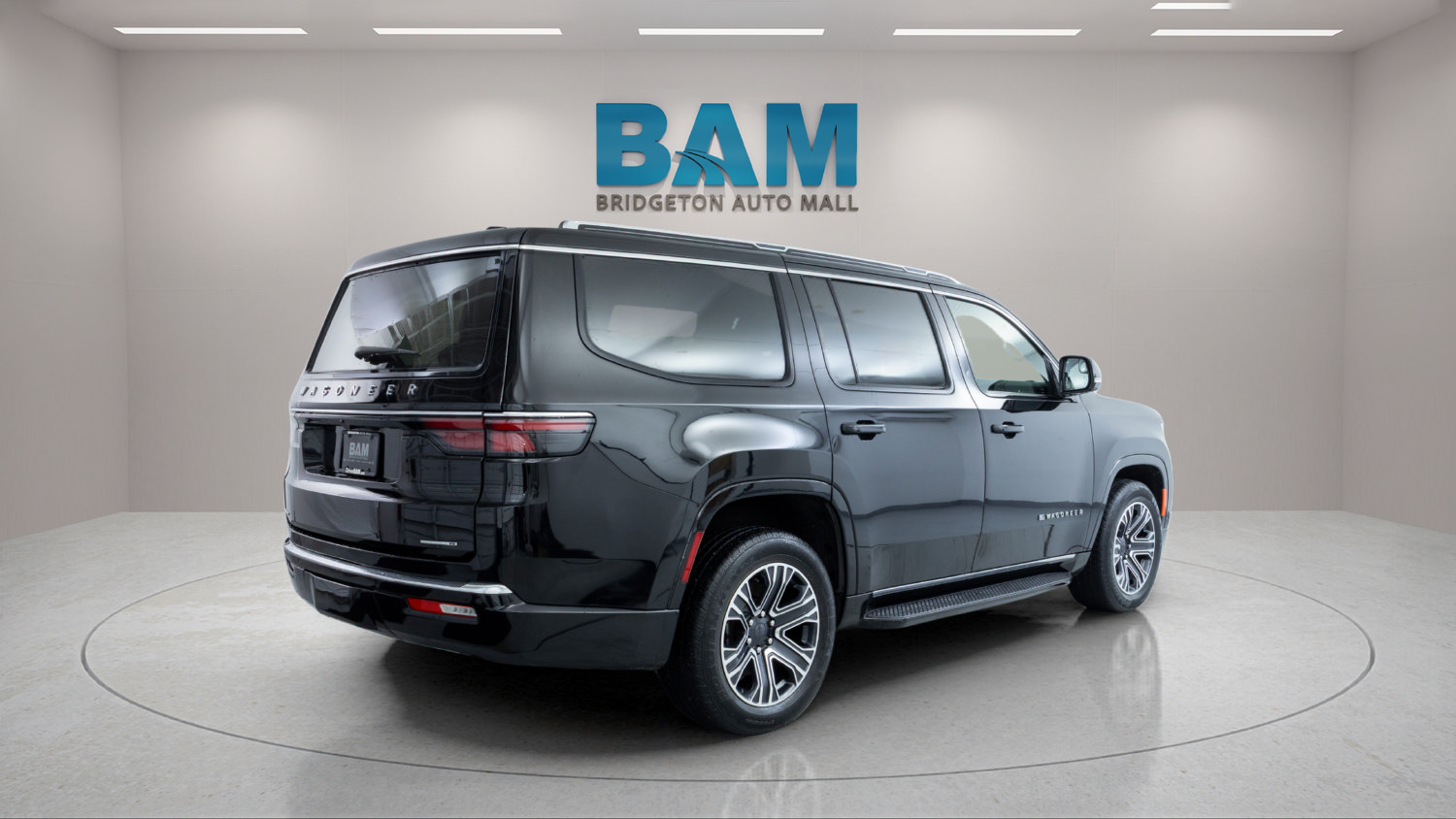 Used 2023 Jeep Wagoneer Series II AWD/4WD image 3