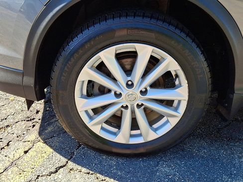 Used 2017 Nissan Rogue Sport SV image 28